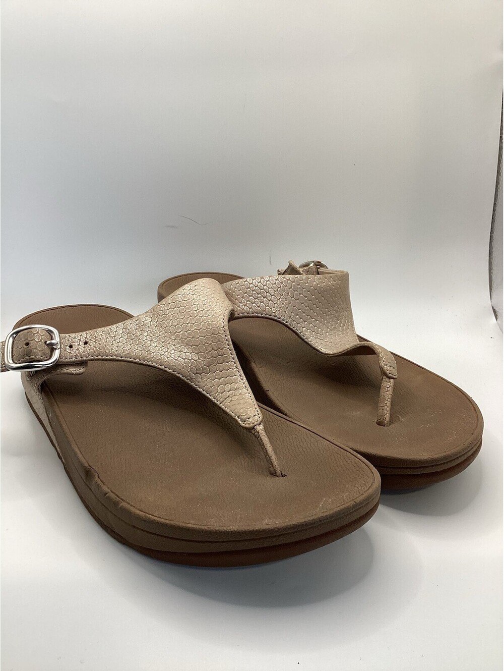 FitFlop Women's US 8 The Skinny Leather Flip-Flops Rosegold Scale Pattern
